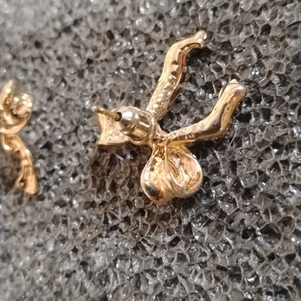Bow Earrings - Picture 3 of 4
